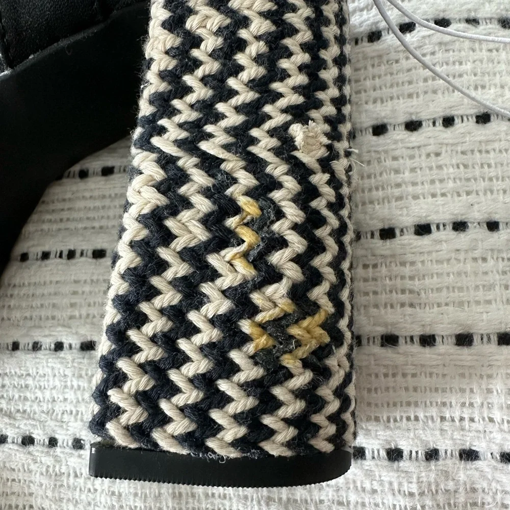 Black and White Platform Sandals - Picture 4 of 5